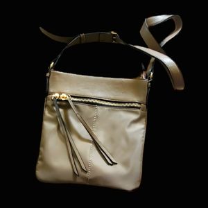 Clark's Taupe/Tan messenger style crossbbody bag. 10x11'.